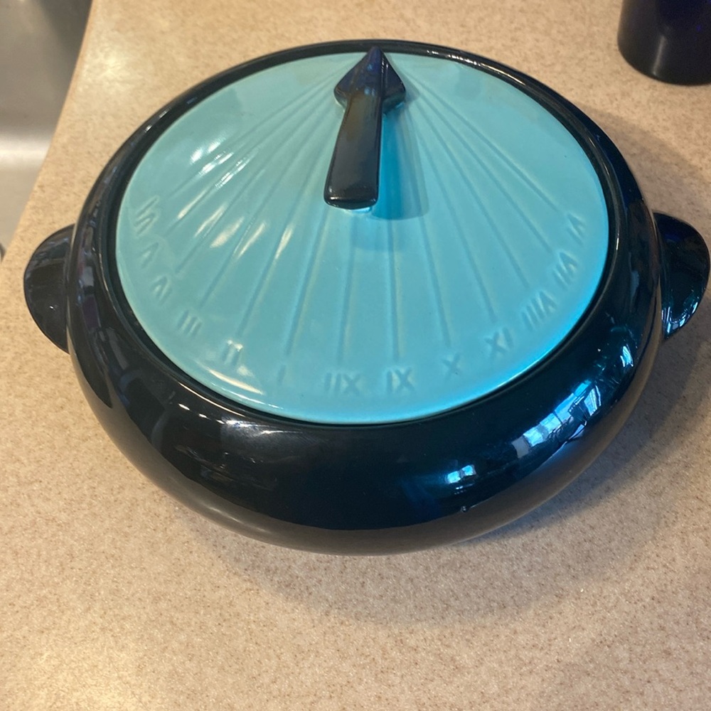 Vintage MCM Kenwood USA Casserole dish with lid. Porcelain Turquoise with lid.